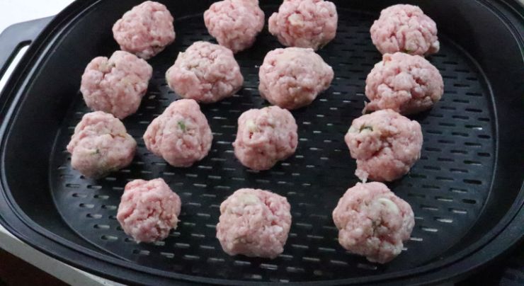 Hacemos la forma y ponemos encima de la bandeja del varoma